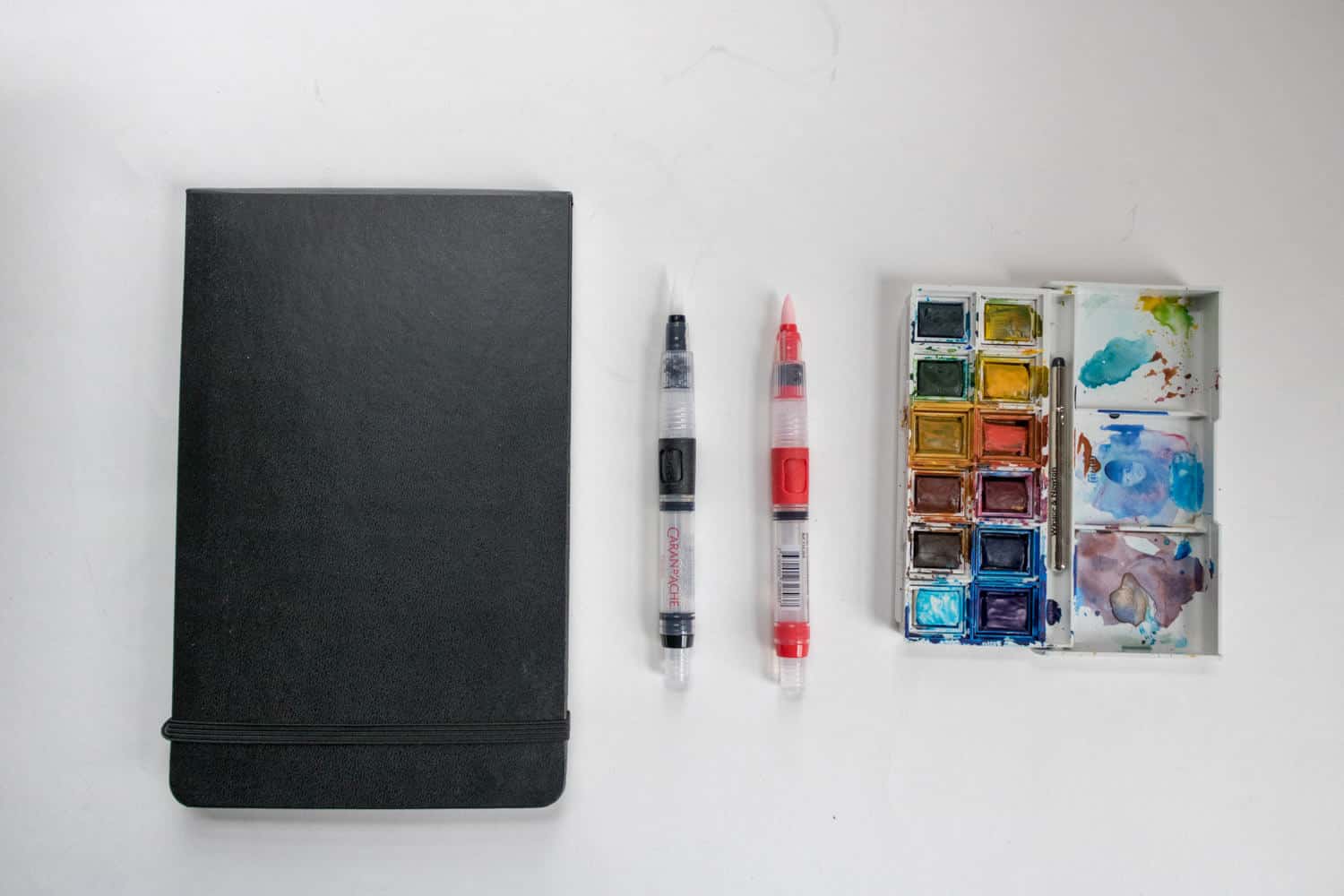 9 Best Water Brushes For Beginners, Calligraphy, and Professionals Reviewed